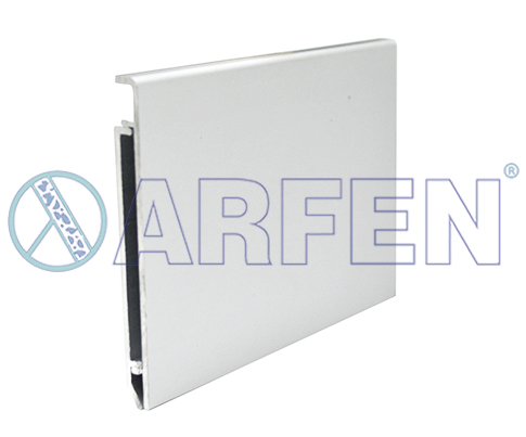 Aluminum skirting board with clip system